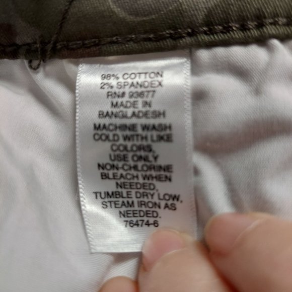 Mutual Weave Men's Green Camo Chino Board Shorts - Picture 8 of 8